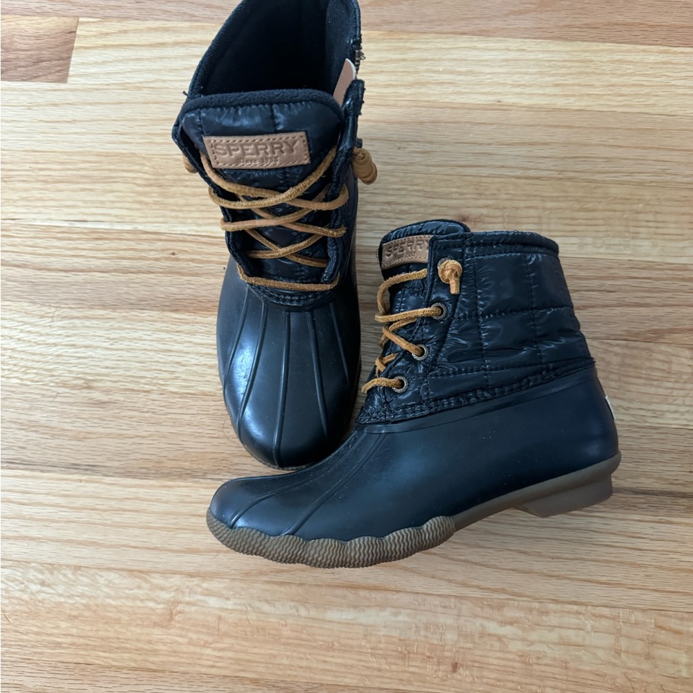 Black Sperry Saltwater Shiny Quilt ankle boots size 6.